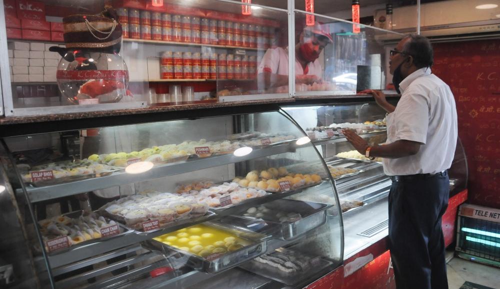 The Weekend Leader - Ahead of Diwali, TN sweet shops warned to maintain hygiene